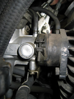 Gauche  Droite : carbu, colliers pipes, pipes, moteur
